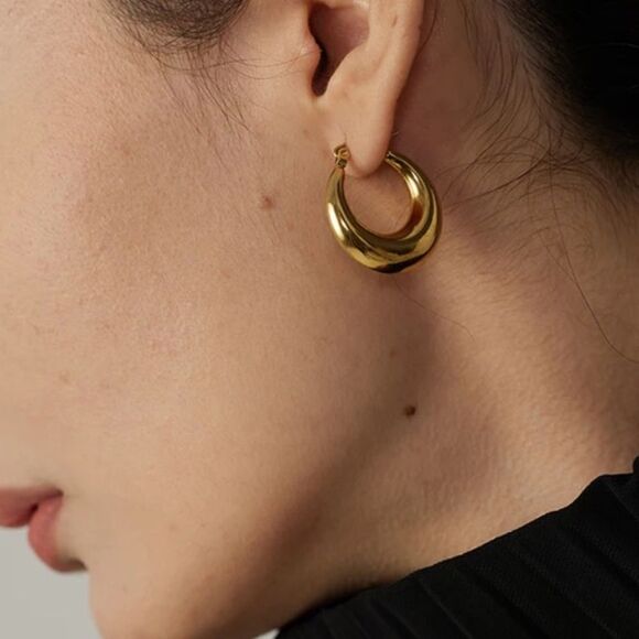 #19 Chunky Gold Hoops - Picture 2 of 5